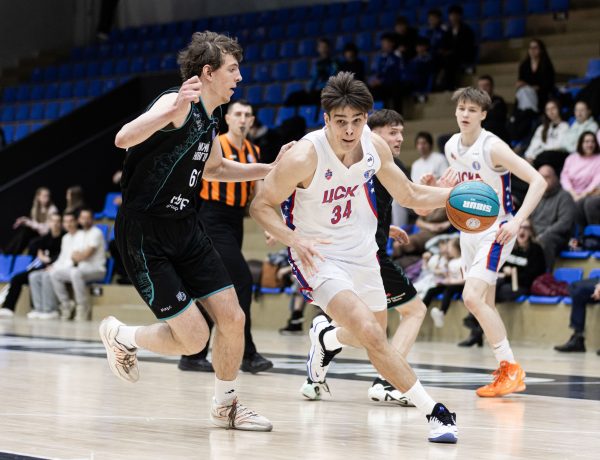 Хозяева остались без побед: в первых четвертьфинальных матчах успех праздновали команды из топ-4